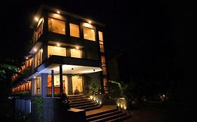 Amira Hotel
